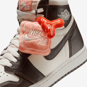 WMNSAIRJORDAN1RETROHIOG-30.png 120888